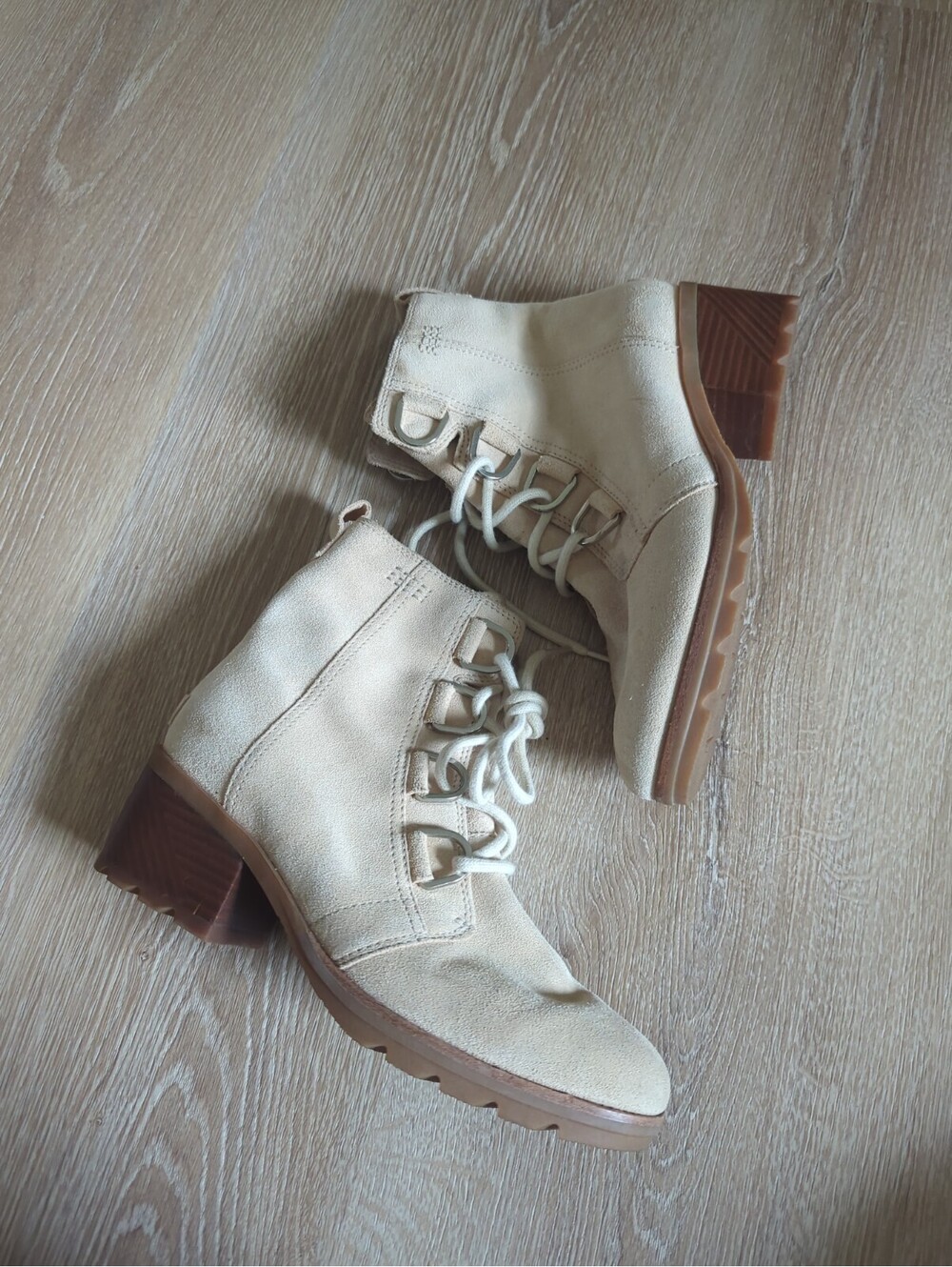Sorel Cate Boots Shoes Women's Size 8.5 Tan Suede Lace Up Waterproof Ankle Boots